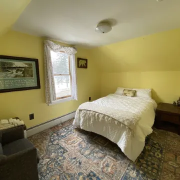 The Guides House • Cozy Main St Stay with Porch Views