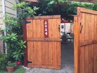 Artful, Rustic Backyard Cabin-Sustainable Ethic, Downtown 20 Min, 5-Star Shower