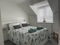 Harvest Hideaway - private Hot Tub, spacious, pet friendly & 3 parking spaces!