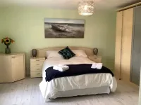 Benllech Sea View bungalow, Dog Friendly sleeps 6