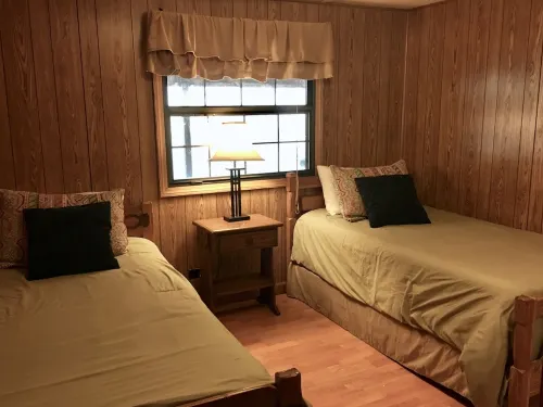 Secluded Cabin + Guest House with *Private Dock' at West End of Lake Taneycomo