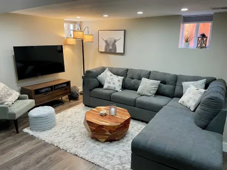 Rejuvenate in a Renovated Wash Park Garden House Отели рядом с достопримечательностью «Денверский университет»