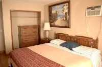 NEAR MARINA, BEACH & DOWNTOWN, SPACIOUS & BEAUTIFUL VIEWS 2 BR  CONDO 301