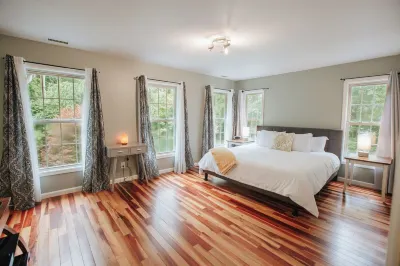 Mins To AVL, Secluded, Firepit, Family Friendly