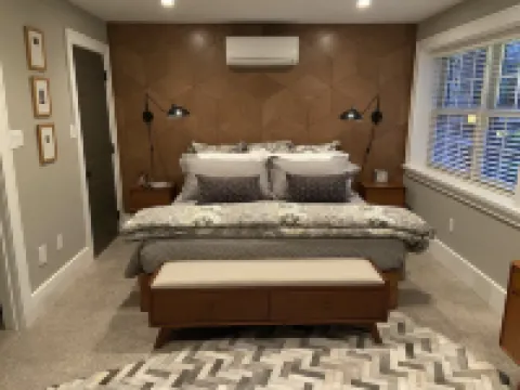 Suite nestled in a garden beside a 13 acre park in the heart of the city.