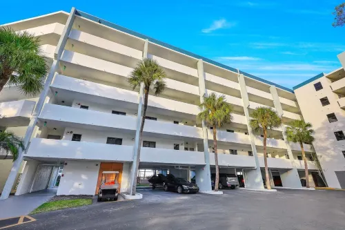 Gorgeous Waterview, Walking Distance to Restaurants, Shops & More!! 마르코아일랜드 호텔