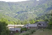 FEATURES OF HOUSE ST ANDRE DE LANCIZE فنادق في Saint-Andre-de-Lancize