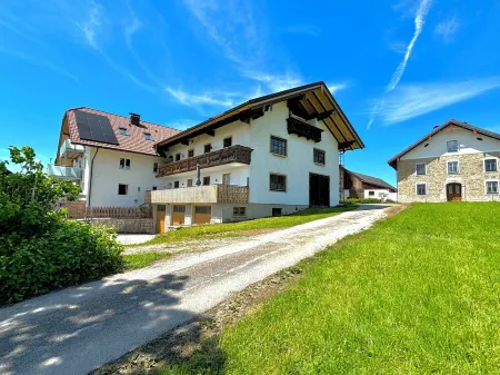 Gästehaus "seeblick" Helle Terrassenwohnung am Wallersee v. den Toren Salzburgs