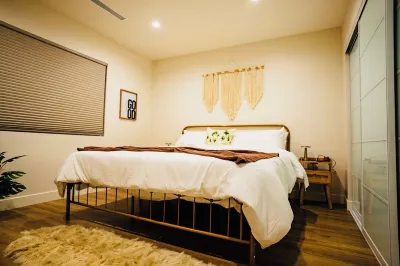 Luxury 2Br Retreat with Glamping Tent Near Universal Studios, Hollywood!!! Hotels near Pierce Brothers Valhalla Memorial Park and Mortuary
