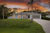 Spacious House with Relaxing Pool-Minutes to Warm Mineral Springs & Best Beaches