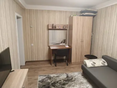 Apartment in Kiev. 10 min metro Hotels in der Nähe von Kiev Zoo