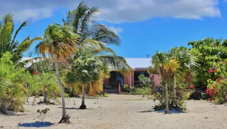 Sundial Villa ~ Whole Home ~ sleeps 6 - 12