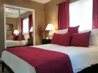 Charming Bungalow w/ Heated Pool - 10 min to beach