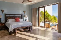 Large Luxury Beachfront Villa with Pool, Paddleboards, Golf Carts- Family Ready!