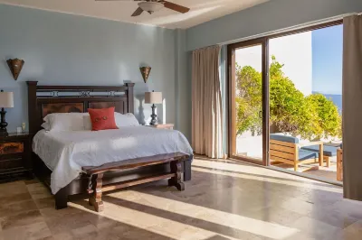 Large Luxury Beachfront Villa with Pool, Paddleboards, Golf Carts- Family Ready!
