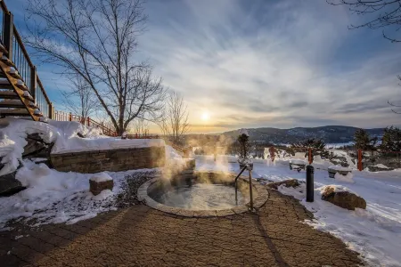 Ski in / Ski Out, Spa, Fireplace, Parking, View Отели рядом с достопримечательностью «Waterfall»