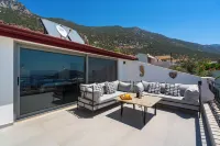 Luxury Villa With Large Private Pool And Sea Views