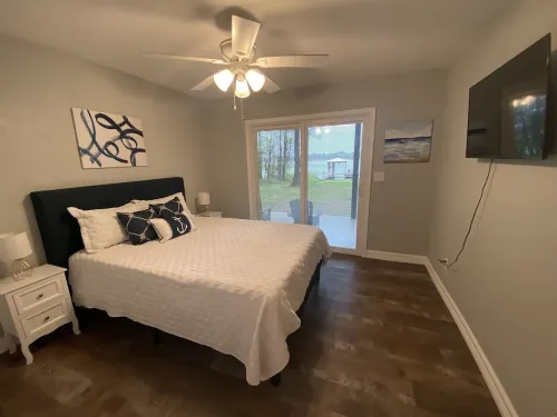 Shore Thing Waterfront Home with private covered boat dock on Toledo Bend