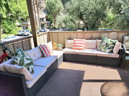 Peaceful Desert Studio Condo near La Quinta & Palm Desert.  Tons to do!