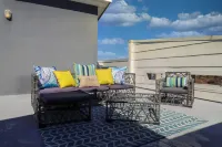 Rooftop Views|WiFi|WASHER/DRYER|PARKING|SMART-TV