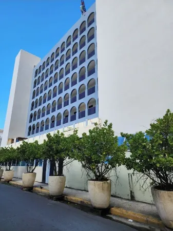 Ashford by the Beach 1  Bedroom King Size Steps by the Beach