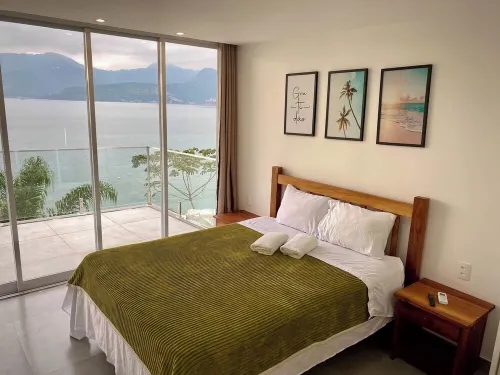 Ponta Leste - Beautiful house on the coast of Angra in a closed condominium with beach. Hotel a Angra dos Reis