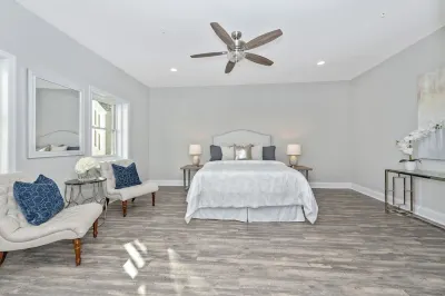 *Modern Condo In Downtown Frederick* Hotels near Advanced Helicopters Concepts