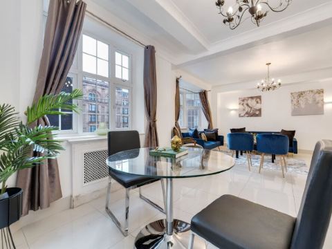 2BD Flat Opp Harrods - Sleeps 5