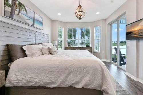 Naples lake view condo at Lely golf resort! Hotels in Lely Resort