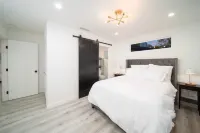 Great getaway close to Castaic Lake, Six Flags. Hotels near Walmart Supercenter
