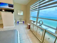 Luxurious large Direct Ocean Front Penthouse Beach access&Free parking-Remodeled