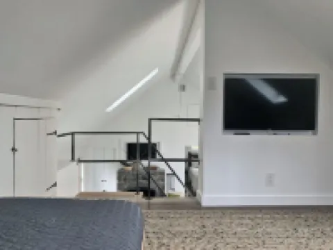 Contemporary Cottage less than an hour from NYC! Hotels in Vernon