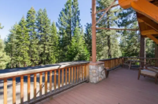 Fabulous Cabin Block away from<br>Private Beach