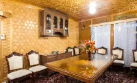 Goona Palace Houseboats