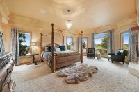 Gorgeous Estate with Mountain views, OUTDOOR POOL/Hot Tub, Gym, close to USAFA