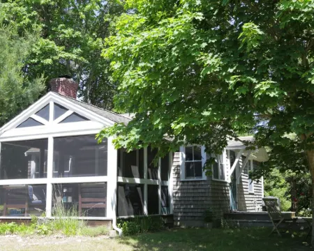 Charming Sun Filled Eastham Cottage at Fort Hill 伊斯特姆酒店