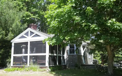 Charming Sun Filled Eastham Cottage at Fort Hill Hotel dekat Nauset Fellowship UU