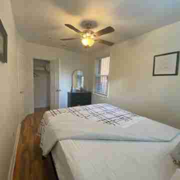 Beautiful Three Bedroom in SE DC. Rooms