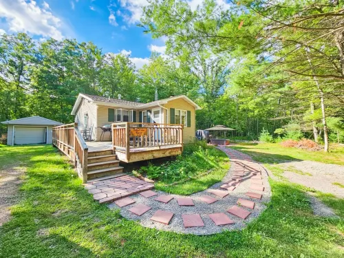 The Cozy Getaway Cabin w/Hot Tub-Sauna-WiFi on ATV trails near Lake Arbutus