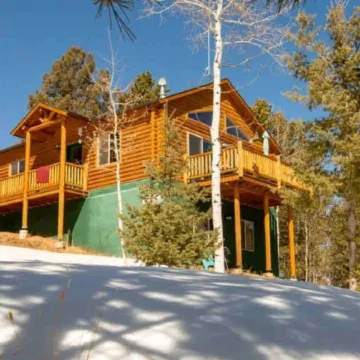 Mountain Sunrise Cabin with breathe taking views.