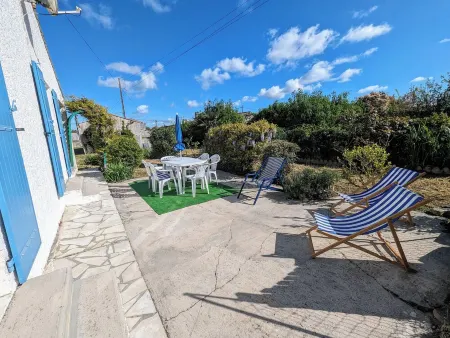 Maison Avec Jardin au Centre de L'île à Proximité des Attractions et Plages Отели рядом с достопримечательностью «Île d'Oléron»