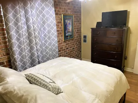 Stylish Place in Popular Downtown Spot, Min to LSU