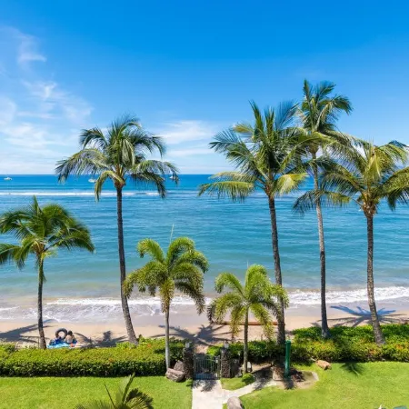 Romantic Oceanfront Condo at Lahaina Shores with Sweeping Ocean Views