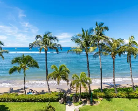 Romantic Oceanfront Condo at Lahaina Shores with Sweeping Ocean Views โรงแรมในลาไฮนา