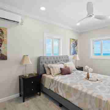 Serene and Tranquil ocean view cottage w/hot tub and vehicle Rooms