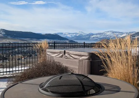 Luxury 2 bed suite just 4 minutes to downtown! Отели рядом с достопримечательностью «Alexis Park»