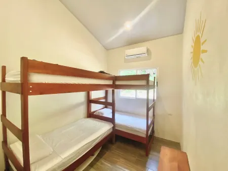 Casa Cucula - is totally awesome!  Bring the whole family, walk to the surf. Отели в г. Павонес