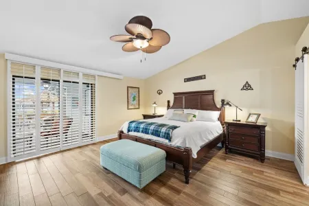 The Gray Dolphin at Casa de Kingston — Waterfront Oasis in Apollo Beach Отели в г. Apollo Beach