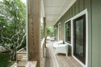 Modern Soundfront Studio, Pier access, Sunsets, Fishing, Watersports, Beach