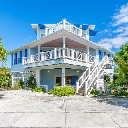 Blue Tang - Newly Renovated Bahamian Villa, minutes to the ocean!